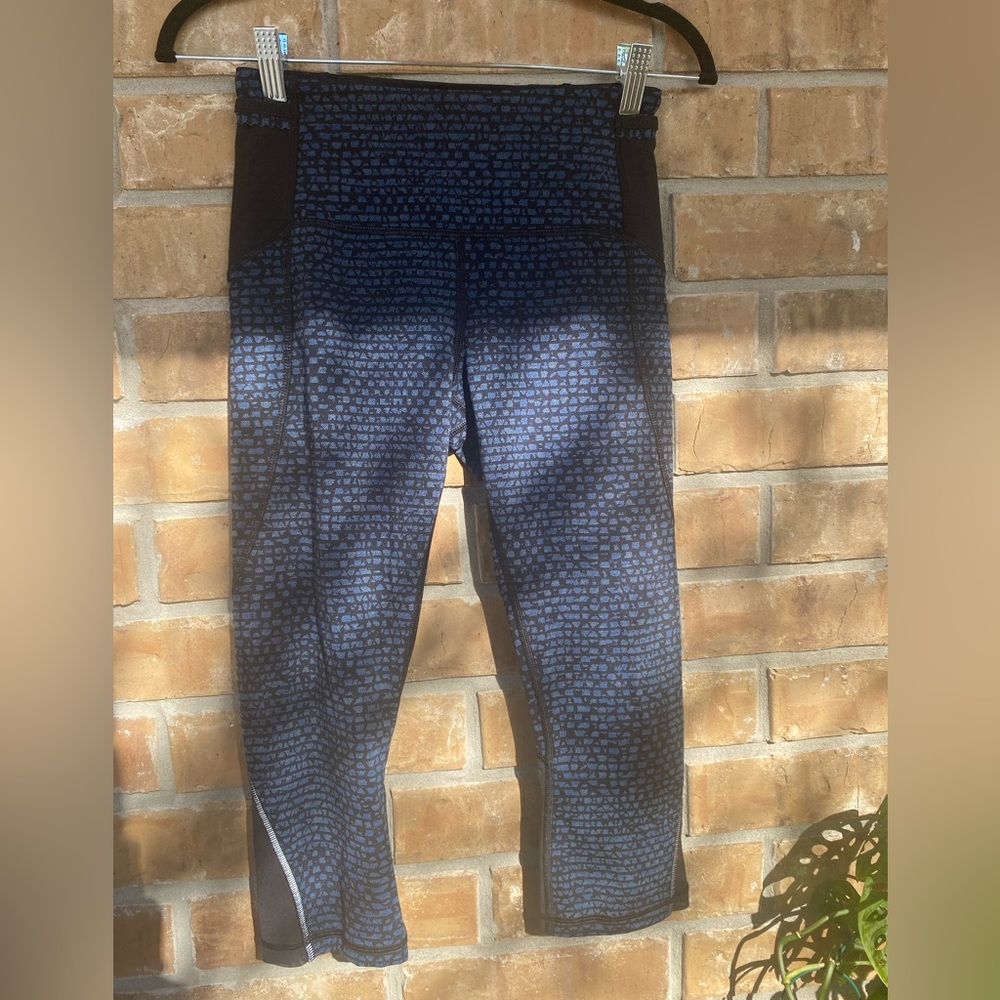 Lululemon Deep Breath Cropped Leggings, Size 4 - Picture 6 of 13
